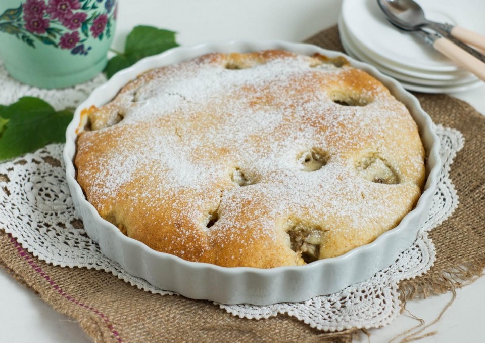 Сладкиш с банани и ябълки